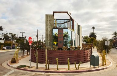 The Oxford Triangle Residence Offers a New Spin on a Venice Beach House